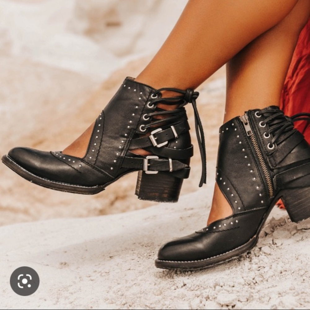 Freebird Desert bootie size 8 Black